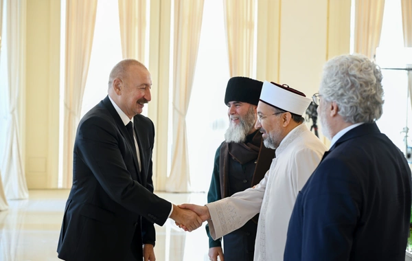 İlham Əliyev Bakıda keçirilən beynəlxalq konfransların iştirakçılarını qəbul edib