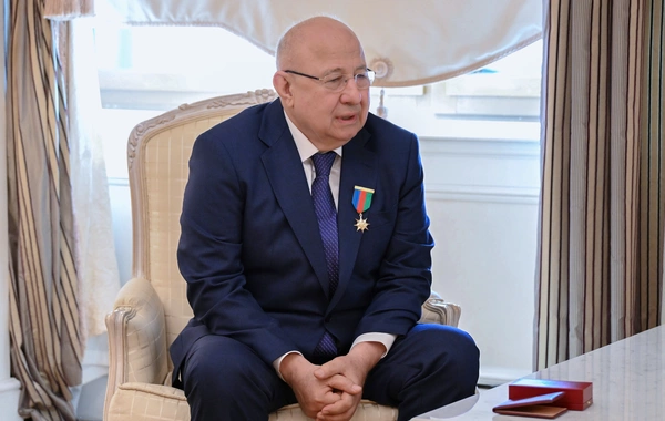 Президент Ильхам Алиев вручил Курбану Курбанову орден "Достлуг"
