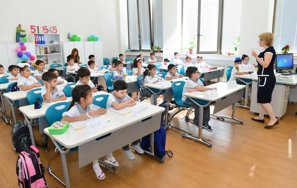 Təhsilverənlər üçün geyimlə bağlı hüquqi əsas yaradılır