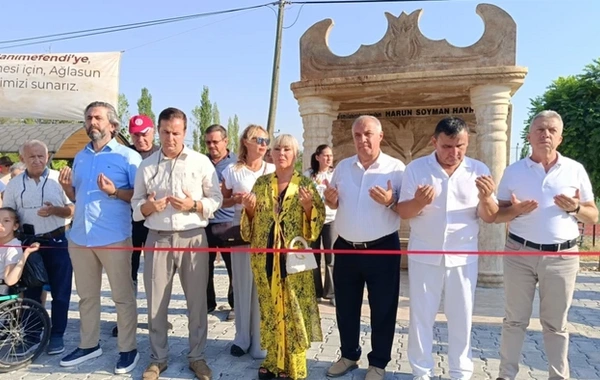 Məşhur müğənni bir il əvvəl ölən oğlu üçün bulaq inşa etdirdi