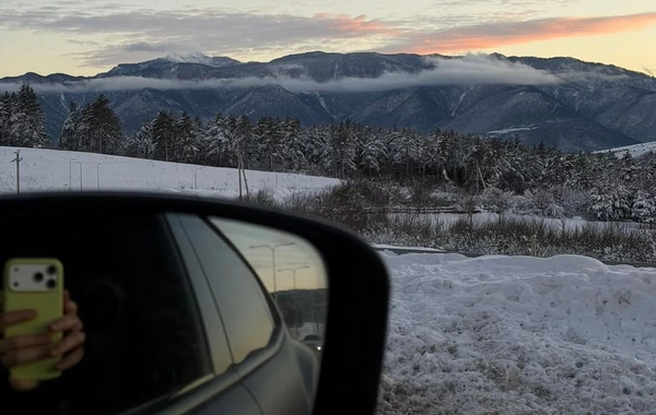 Azərbaycanlı model oğlu ilə Gürcüstanda dincəlir