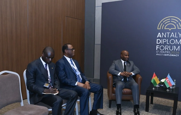 Ceyhun Bayramov Qvineya-bisaulu həmkarı ilə görüşüb