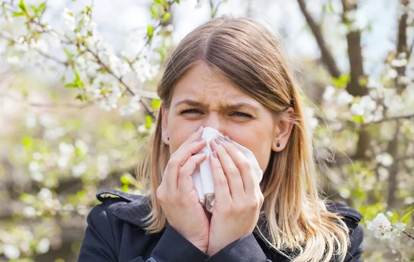 Mövsümi allergiya ilə soyuqdəyməni necə ayırd etməliyik?