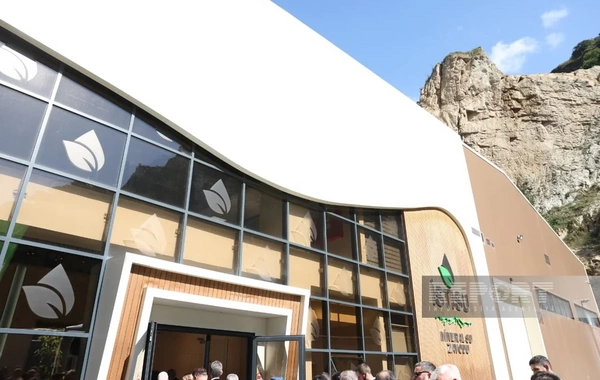 Xarici diplomatlar "İstisu" mineral su zavoduna baş çəkiblər
