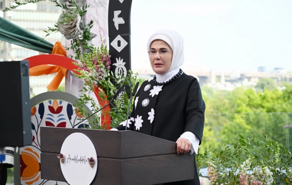 Leyla Əliyeva və Arzu Əliyeva Nyu-Yorkda sərgidə iştirak ediblər