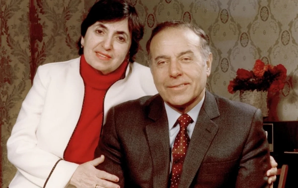 Zərifə və Heydər Əliyevlər - Əbədiyaşar məhəbbət kitabı Sarayevoda boşnak dilində nəşr olunub