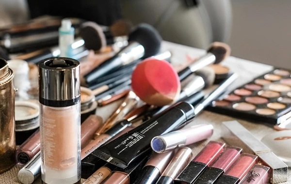 Kosmetik vasitələrin dəhşətli fəsadları üzə çıxdı: Mütəxəssisdən XƏBƏRDARLIQ