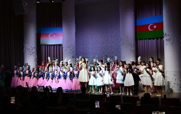 Leyla Əliyeva və Alyona Əliyeva Müstəqillik Gününə həsr olunmuş konserti izləyiblər
