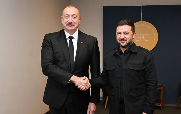 İlham Əliyev Kopenhagendə Volodimir Zelenski ilə görüşüb