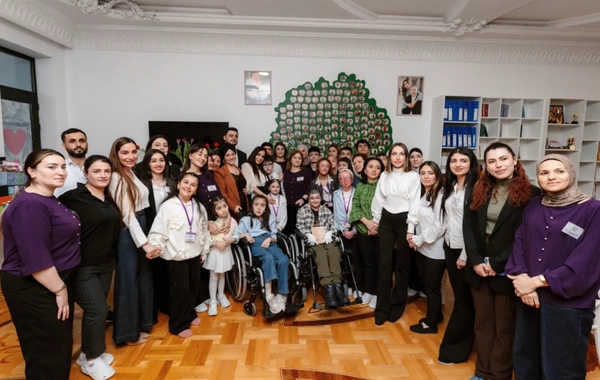 Leyla Əliyeva, Arzu Əliyeva və Alena Əliyeva Yaşama Dəstək Mərkəzində olublar