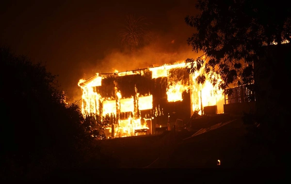 Rusiyalı müğənni yanğın səbəbindən Los-Ancelesdəki villasını tərk edib