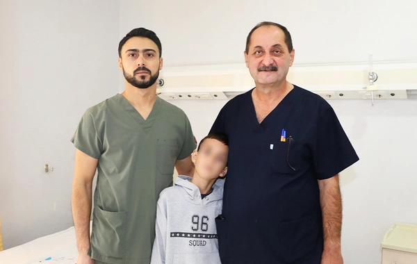 Azyaşlının bağırsağından maqnitlər və batareya çıxarılıb