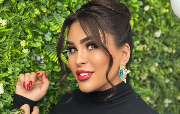 Ülviyyə Namazova: Şərhlərdə mənə yazırlar ki, dişlərin at dişlərinə bənzəyir