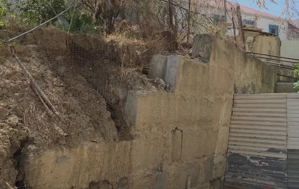 Bakıda yaşayış binası TƏHLÜKƏDƏ: Torpaq sürüşməsi getdikcə artır