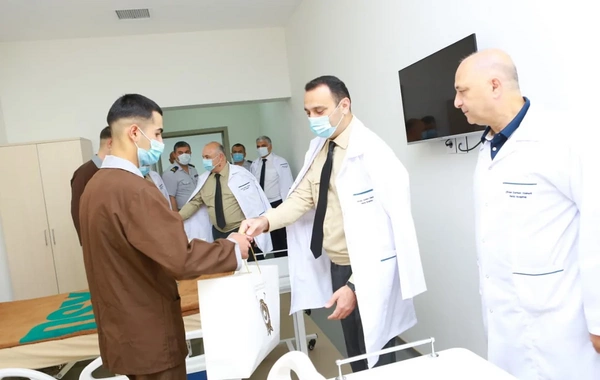 Hərbi Prokurorluğun rəhbər şəxsləri DSX-nin hospitalını və hərbi hissələrini ziyarət edib