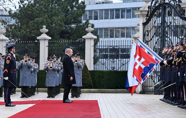 Bratislavada İlham Əliyevin rəsmi qarşılanma mərasimi olub