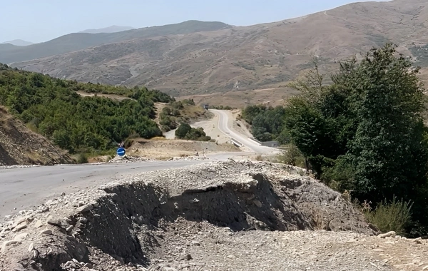 Dəmirçi-Lahıc avtomobil yolu ÇÖKDÜ - Sürüşmə hər gün daha da ARTIR