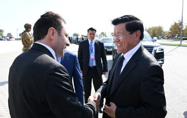 Laos Prezidenti Zəfər parkını ziyarət edib