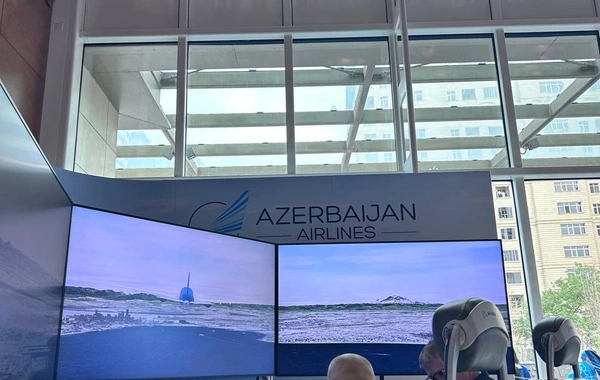 Bakıda AZAL və "Boeing"in birgə təşkilatçılığı ilə uçuş simulyatoru nümayiş olunur