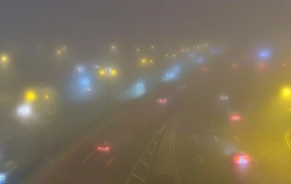 Zığ dairəsi-Hava Limanı yolunda sürət həddi endirilib, tablolarda "dumanlı hava" işarəsi qoyulub