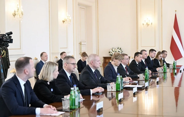 Azərbaycan və Latviya prezidentlərinin geniş tərkibdə görüşü keçirilib