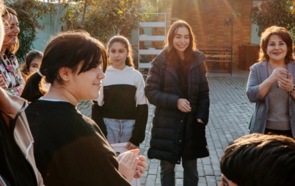 Leyla Əliyeva, Arzu Əliyeva və Alyona Əliyeva Təmiz Dünya sığınacağındakı uşaqların bayram sevincinə şərik olublar