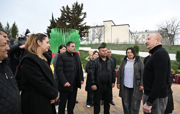 İlham Əliyev Xocavəndin Xanoba kəndində fərdi evlərin və infrastrukturun bərpası sahəsində görülən işlərlə tanış olub