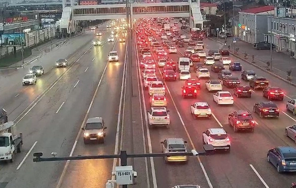 Bakının bir sıra yollarında sıxlıq var