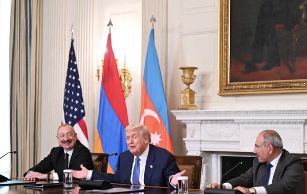 Gürcü politoloqlar Ağ Evdəki görüşdən danışdılar