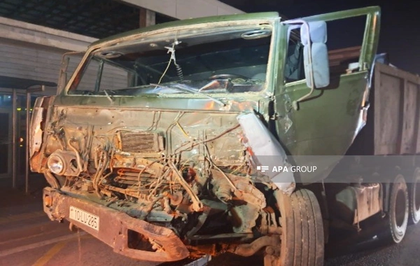 "Kamaz" işıqforun qırmızı işığında dayanmadı, zəncirvari qəza oldu
