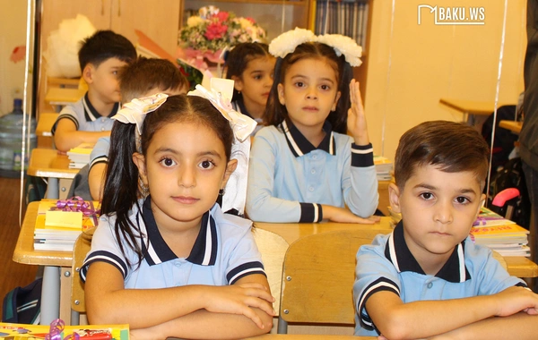 Məktəbin ilk günündən FOTOLAR