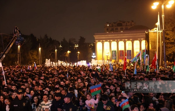 В Баку концерт по случаю Дня Победы завершился фейерверком