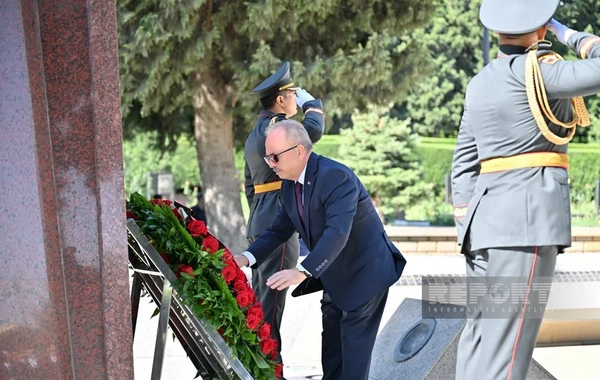 Türkiyənin Zəfər Bayramı münasibətilə Bakıda Türk şəhidliyi ziyarət edilib