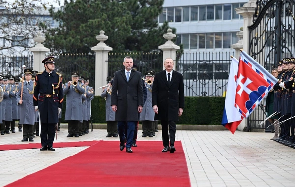 Bratislavada İlham Əliyevin rəsmi qarşılanma mərasimi olub