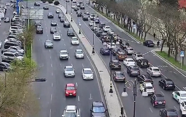 Bakının bir sıra yollarında tıxac yaranıb