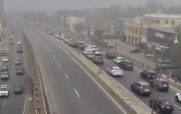 Bakının bir sıra yollarında nəqliyyatın sıxlığı yaranıb