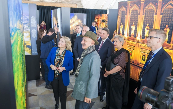 "Yüksələn işıq": REZA-nın fotosərgisi Heydər Əliyev Beynəlxalq Aeroportunda təqdim olunur