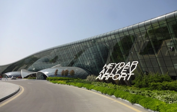 Bakı aeroportu WUF13 çərçivəsində nəqliyyat axınının tənzimlənməsi ilə bağlı sərnişinlərə müraciət edib