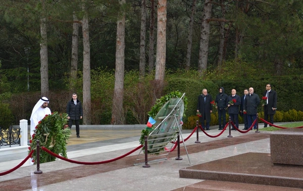 Ərəb Parlamentinin prezidenti Fəxri xiyabanı və Zəfər parkını ziyarət edib