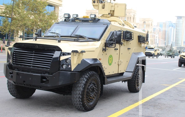 В Баку прошел марш военнослужащих в честь Дня Победы