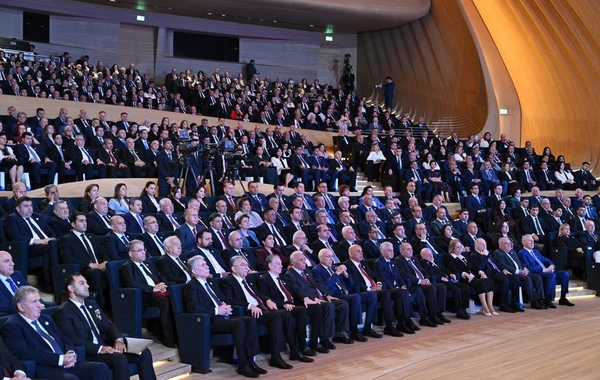 YAP-ın VIII Qurultayı keçirilib, İlham Əliyev çıxış edib
