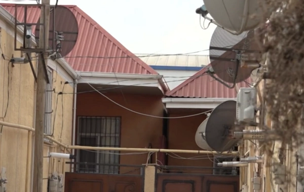 Bir-birinə yapışan evlər: Xırdalanda xaotik vəziyyət hökm sürür