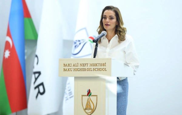 SOCAR-ın Bakı Ali Neft Məktəbinin nəzdində fəaliyyət göstərən Rəqəmsal Biliklər Liseyinin rəsmi açılış mərasimi keçirilib