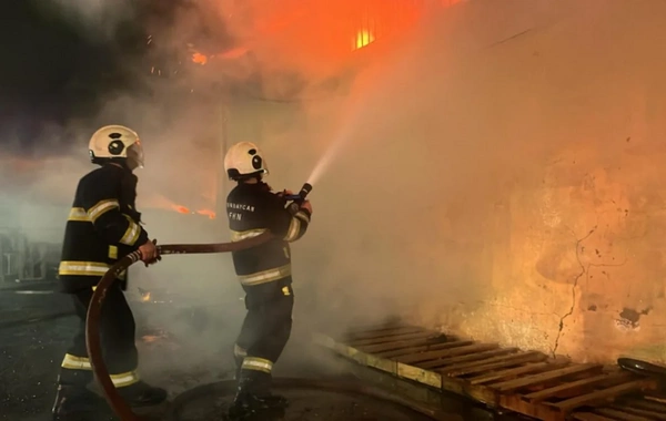 Bakıda güclü yanğın: Hadisə yerindən GÖRÜNTÜLƏR