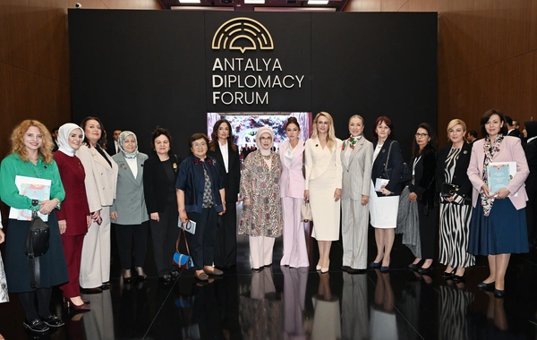 Mehriban Əliyeva Antalyada Fələstinə həsr olunan tədbirdə iştirak edib