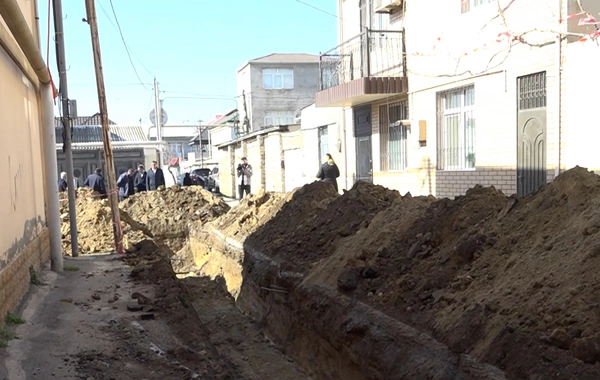 В Баку 1 600 домов под угрозой обрушения: кто разрешил их построить?