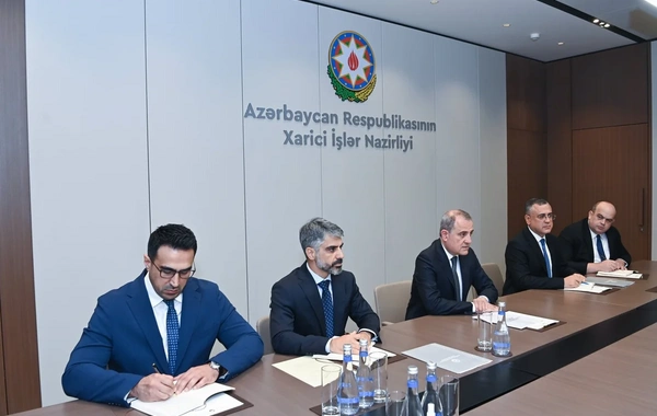 Avstriyanın yeni səfiri etimadnaməsinin surətini Ceyhun Bayramova təqdim edib