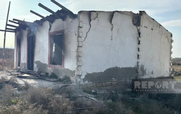 Sumqayıt sakininin evi yanaraq kül oldu