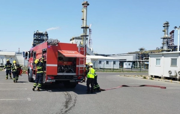 Dövlət Xidməti Neft Emalı Zavodunda yanğın-taktiki təlim keçirib