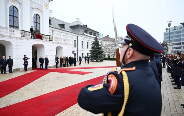 Bratislavada İlham Əliyevin rəsmi qarşılanma mərasimi olub